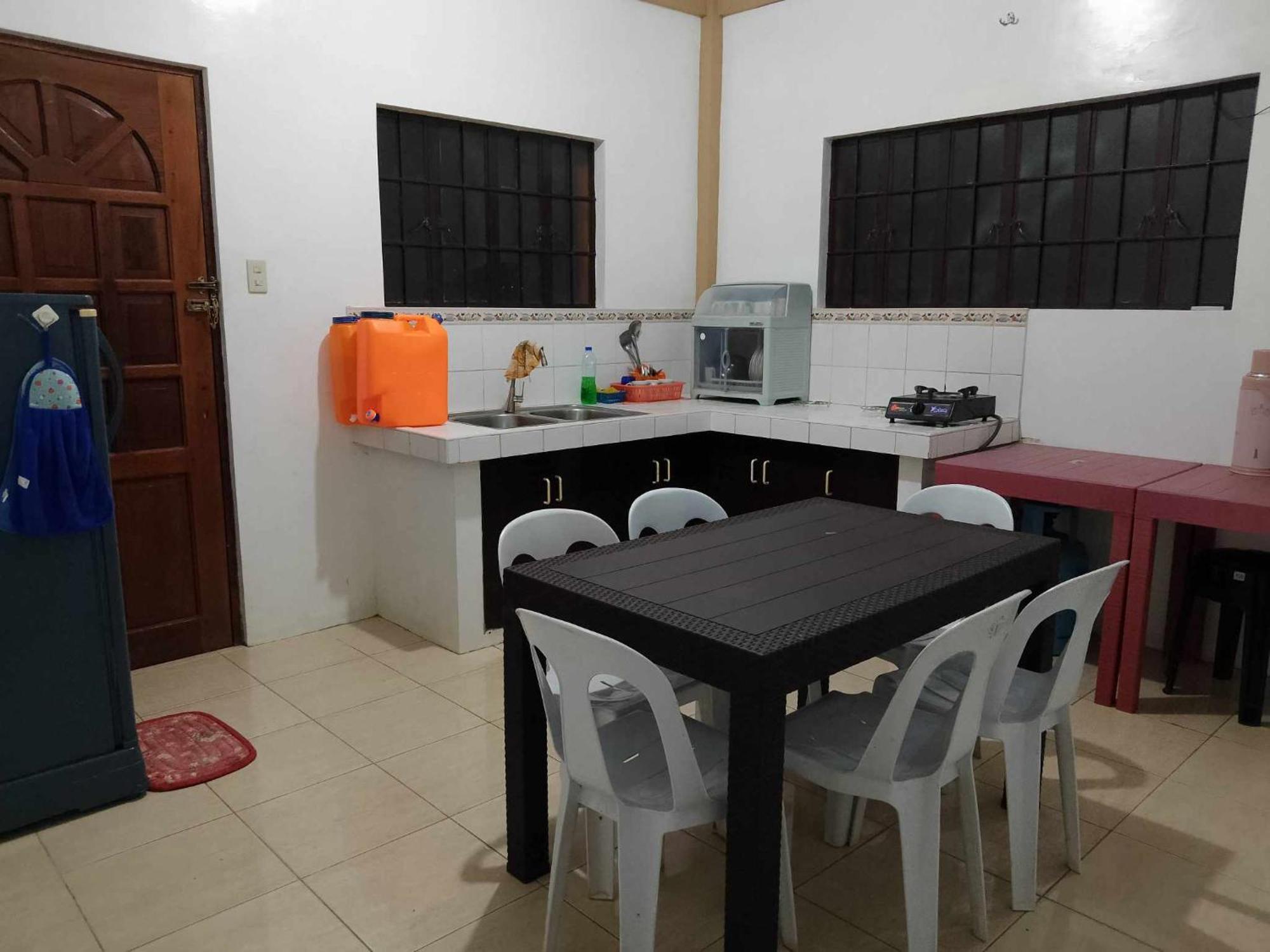 Estrelle Orange House - Backpackers Hub Leilighet Puerto Princesa Eksteriør bilde